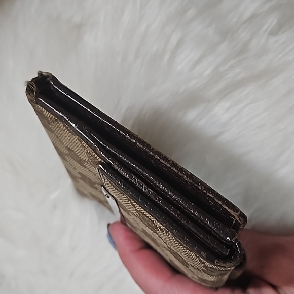 Gucci GG Monogram Small Wallet - Picture 8 of 17